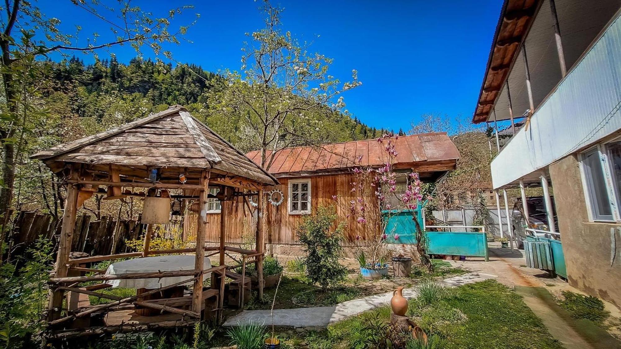 Lentekhi Guest House "Svaneti" מראה חיצוני תמונה