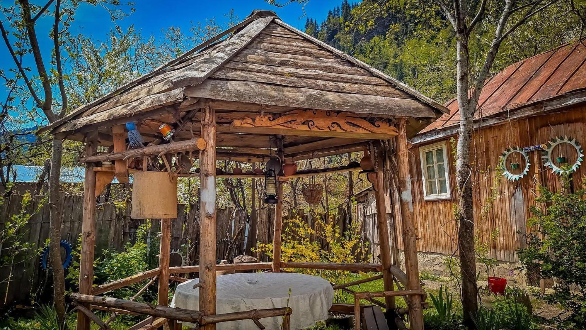 Lentekhi Guest House "Svaneti" מראה חיצוני תמונה